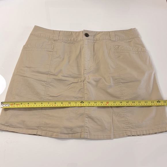 (16) White Stag beige skort - Picture 6 of 9